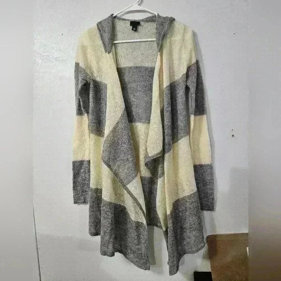 Emma sui striped hooded cardigan! - Picture 1 of 6